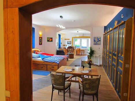 Der Essplatz vor der Küche in der Fewo Backbord in Fischerhütte