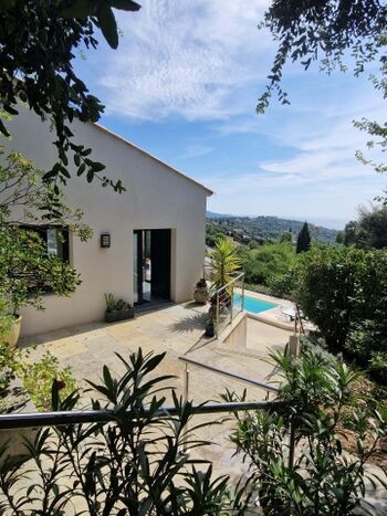 Westseite, Eingangstür