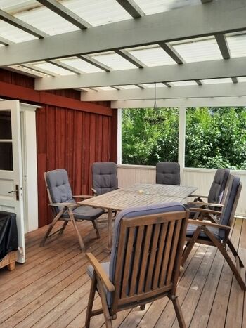 überdachte Veranda mit teilweisem Seeblick