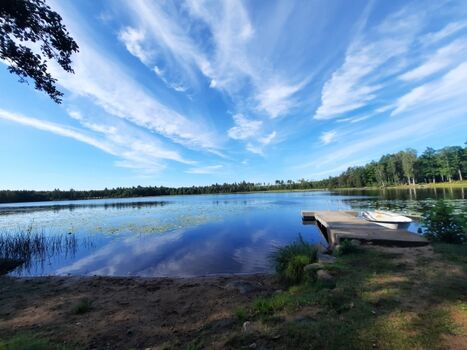 Badestelle mit Ruderboot