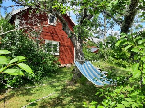 Garten mit Scheune, Hängematten