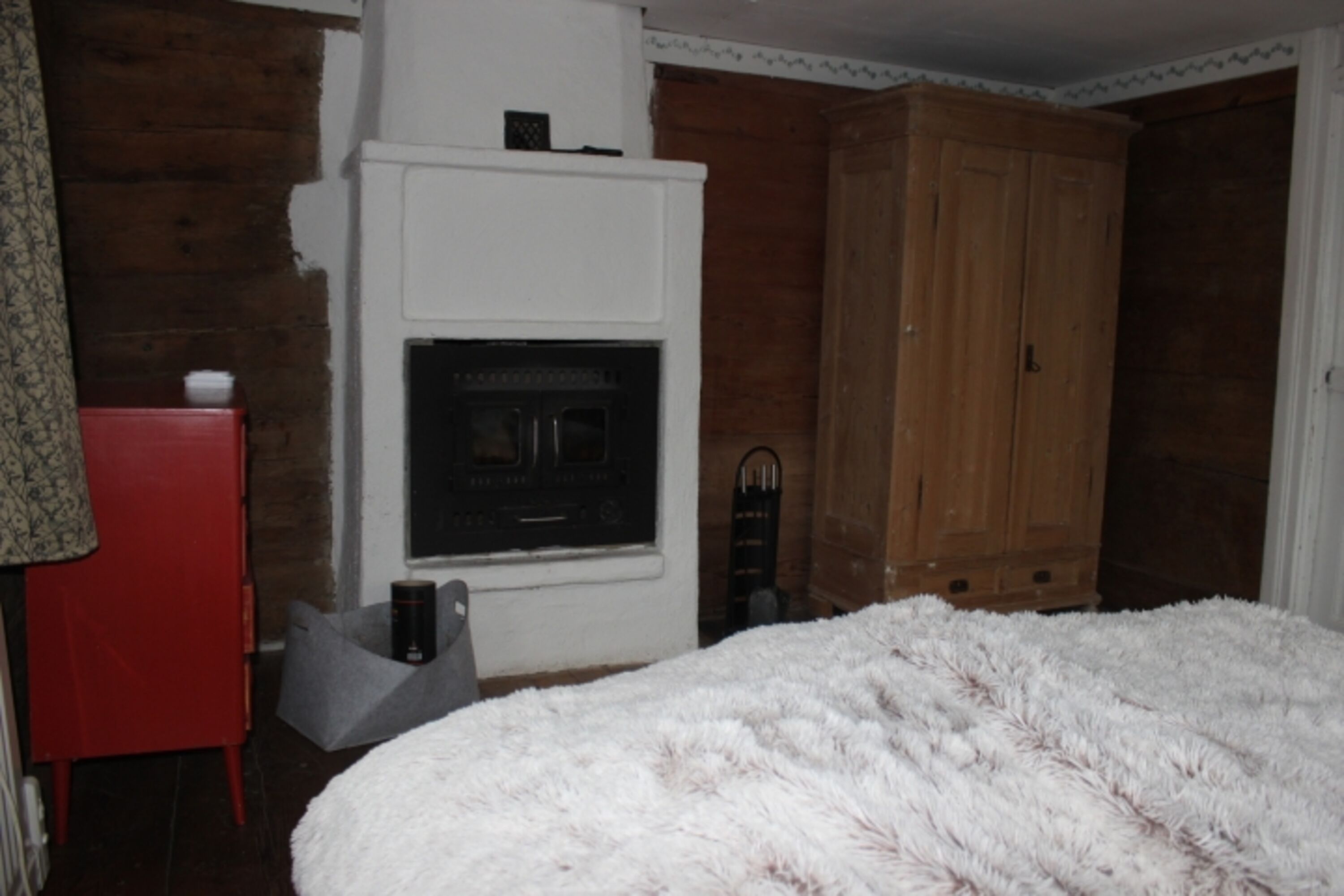 Schlafzimmer mit Kamin