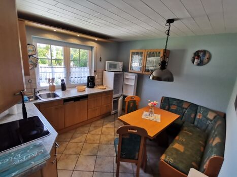 Küche mit Essbereich