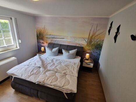 Schlafzimmer mit Boxspringbett