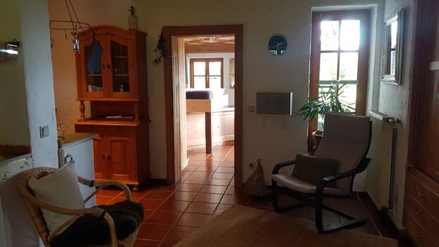 Auf der anderen Seite des Wohnraums liegt das Schlafzimmer mit