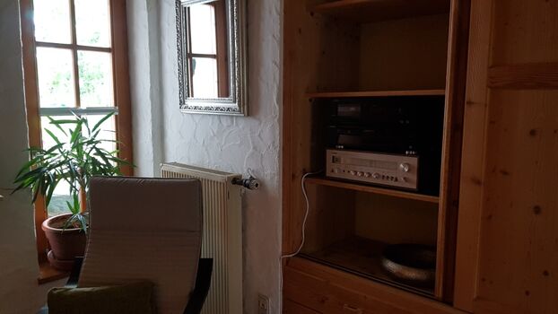 steht links die Musikanlage zum Kochen oder Tanzbein schwingen..