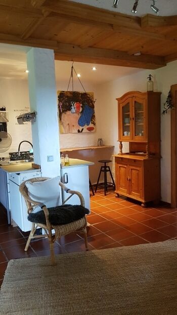 mit einer Theke für den kleinen Kaffee