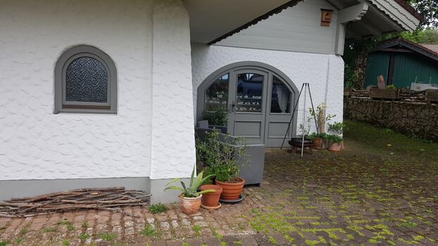 Vom Schlafzimmer geht es auch hinaus,denn dort ist ihre Sitzecke