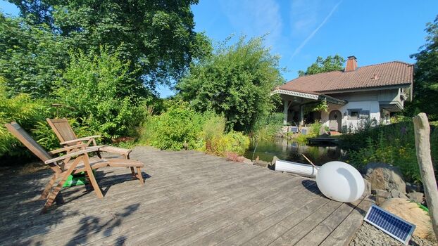 und den Liegestühlen!