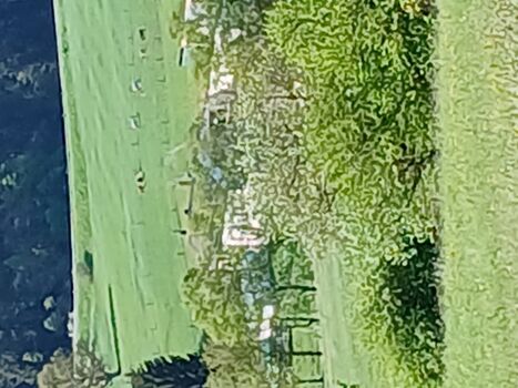 Vom Hügel aus, der Hof