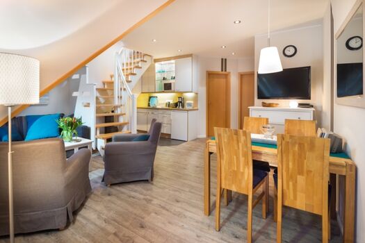 Wohn-/Eßzimmer und Offene Küche 