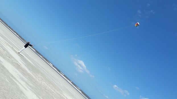 Drachensteigen lassen am Oase Strand
