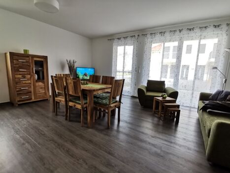 Wohnbereich mit Esstisch