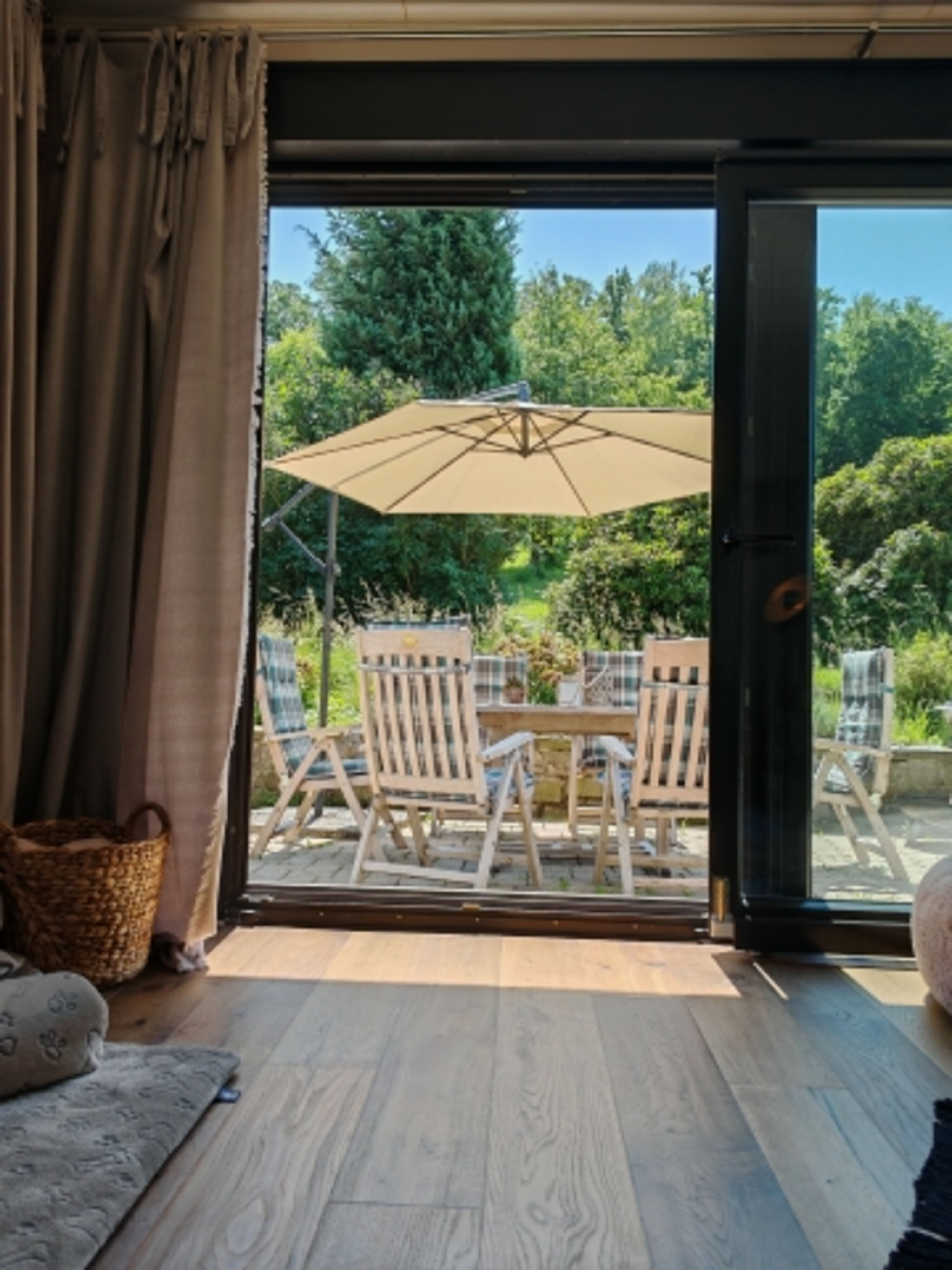 hier geht's in den Garten