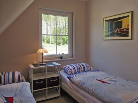 Schlafzimmer 2 mit zwei Einzelbetten