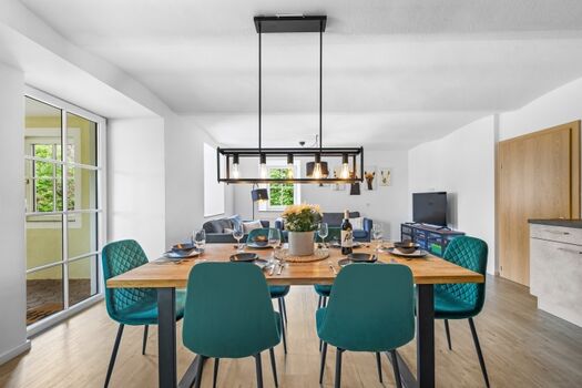 Esstisch für bis zu 6 Personen