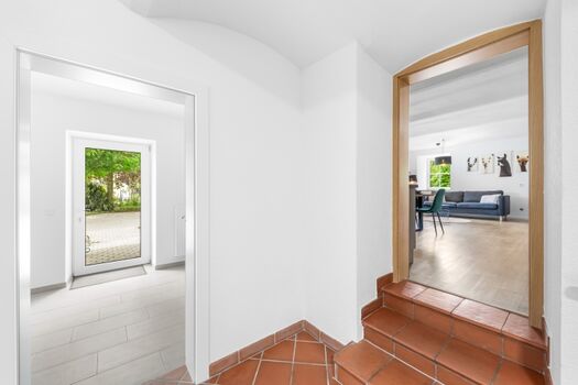 Großzügige Garderobe und Flur