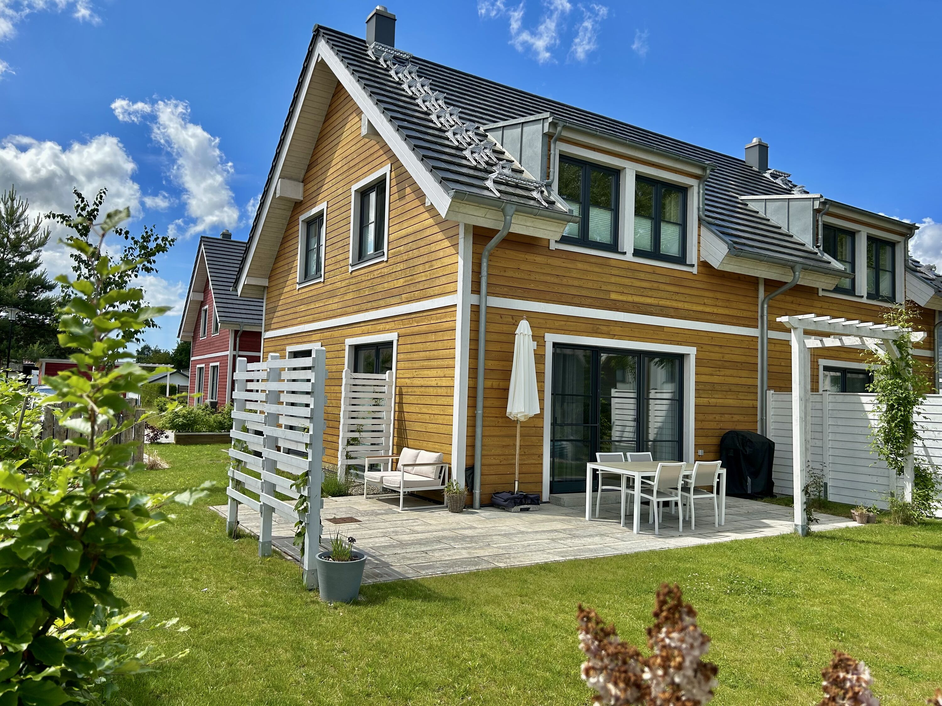 Süd-Ost Terrasse und Sichtschutz