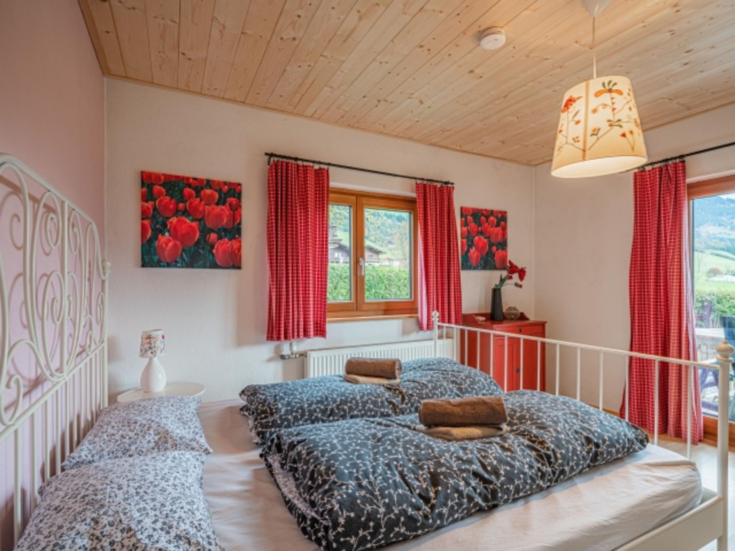 Doppelbettschlafzimmer zur Terrasse