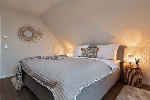 Schlafzimmer 04 mit TV