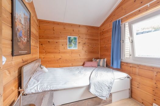 Schlafzimmer 3 mit Einzelbett (120x200)