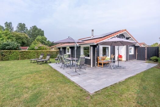 Der große, eingezäunte Garten