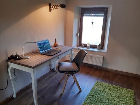 Schreibtisch im Wohnzimmer