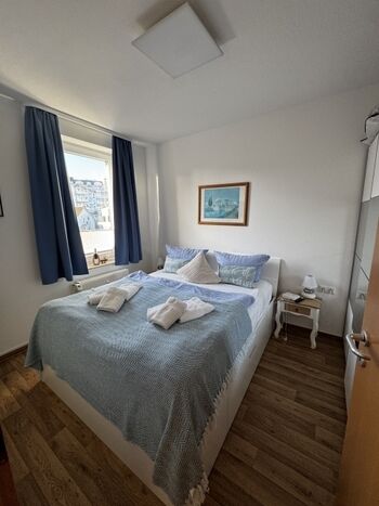 Schlafzimmer immer mit Bettwäsche