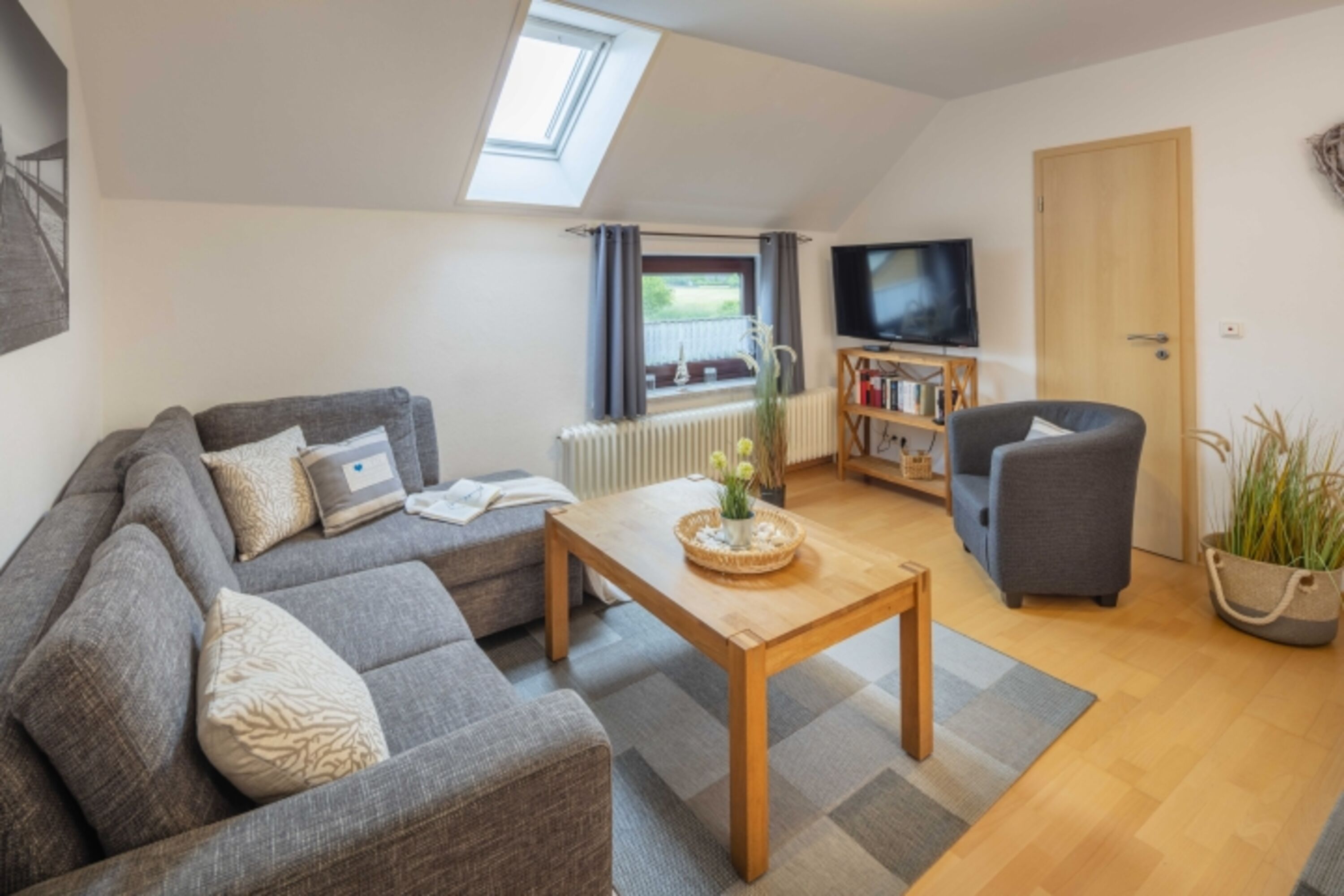 Wohnzimmer mit Sat-TV Fewo 01