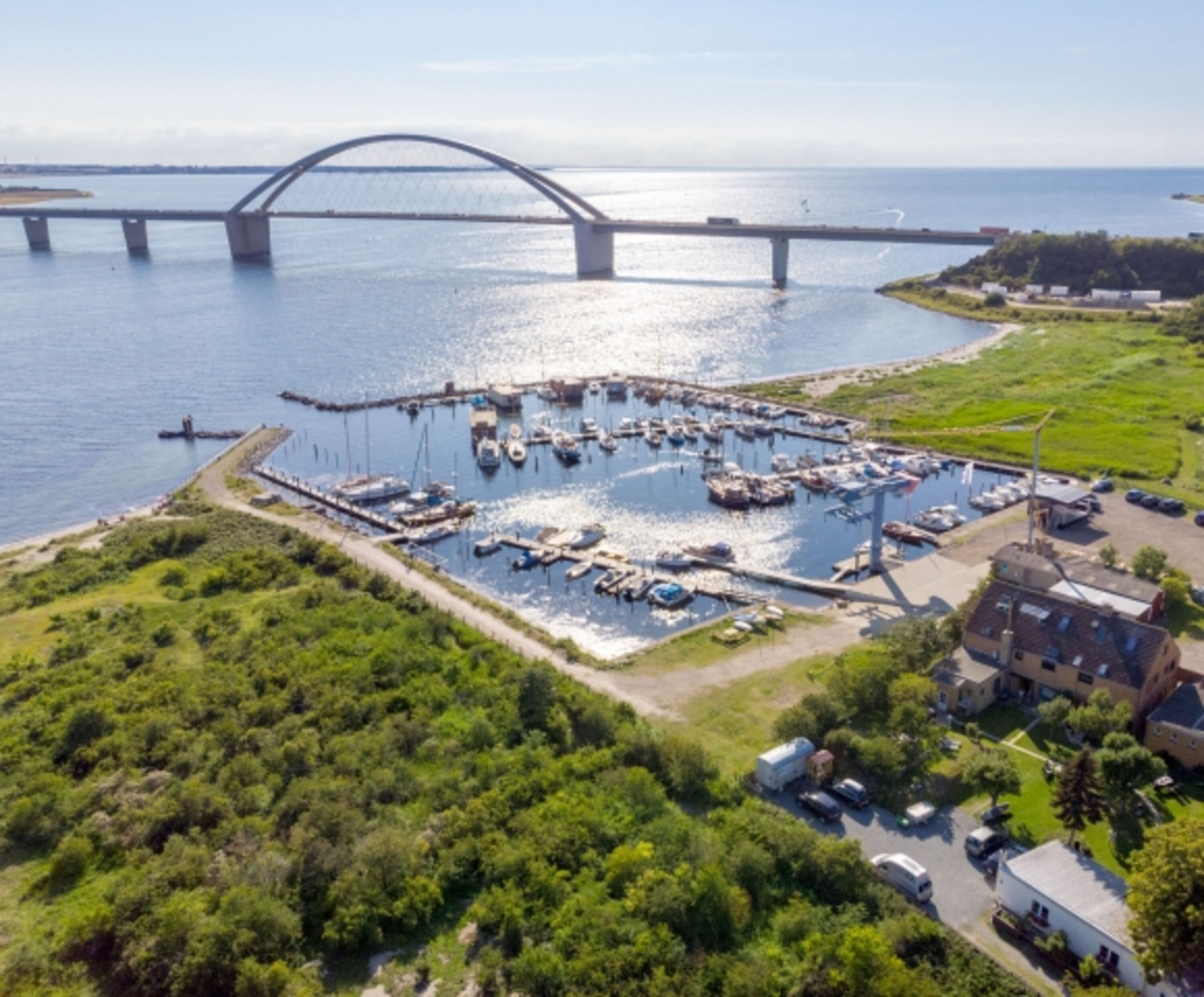 FErienwohnungen mit Garten, Hafen und Fehmarnsundbrücke