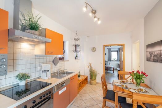 Küche mit Essbereich