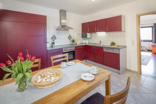 Küche mit Essbereich