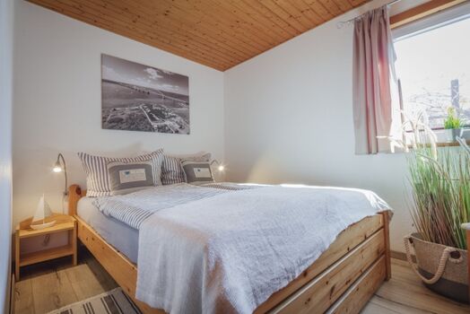 Schlafzimmer mit Doppelbett