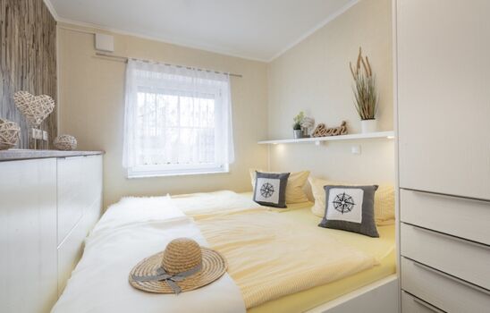 Schlafzimmer mit Doppelbett