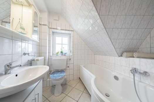 Badezimmer mit Badewanne