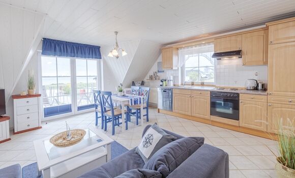 Küche mit Essbereich