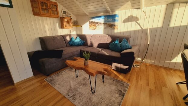 Der neue Wohnbereich mit ausziehbarer Couch