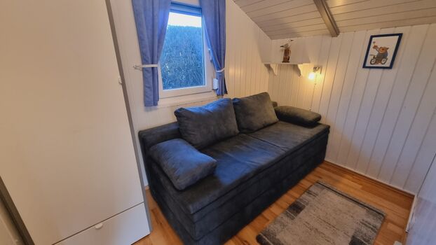 Das zweite Schlafzimmer mit ausziehbarer Schlafcouch 