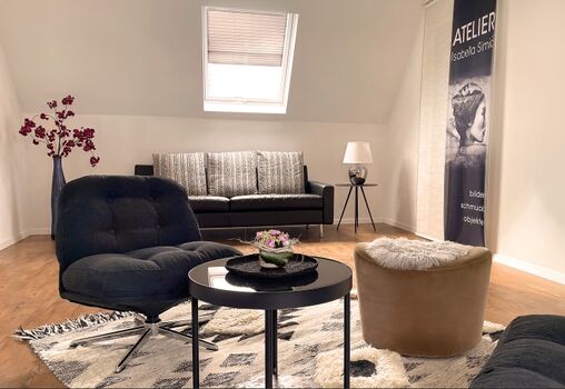 Loungebereich oben mit Magenta TV