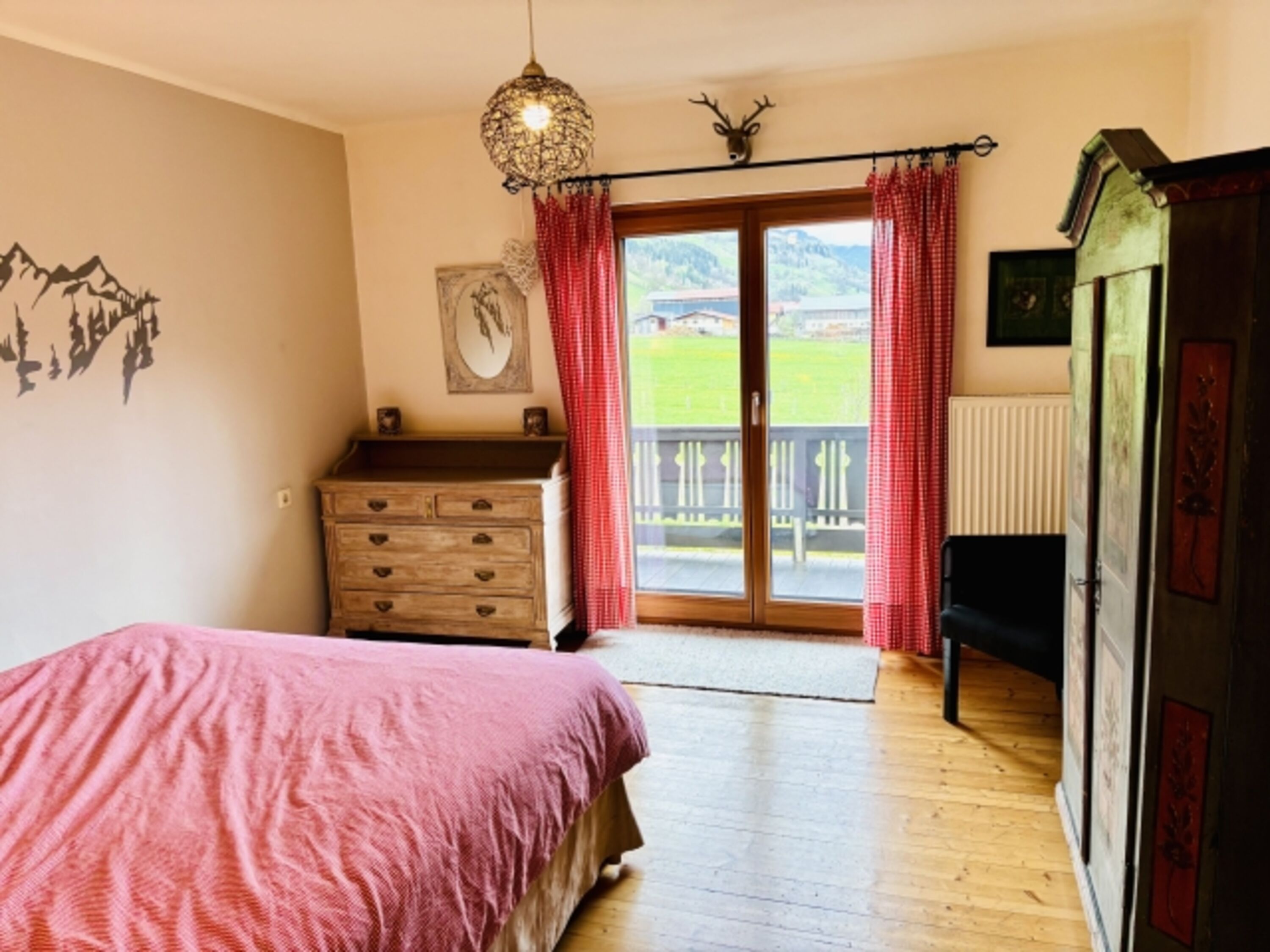 Schlafzimmer 1