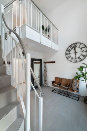 Treppenaufgang in das Obergeschoss