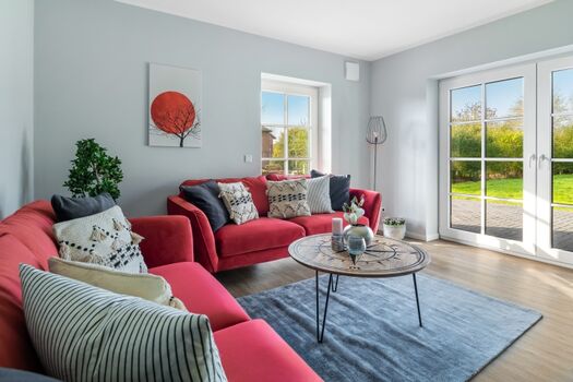 Wohnbereich mit TV und Sitzgelegenheiten