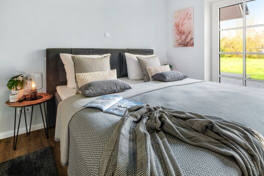 Schlafzimmer mit Boxspringbett