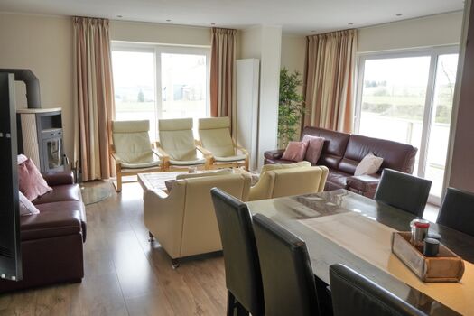 Wohnbereich mit Kamin 2025