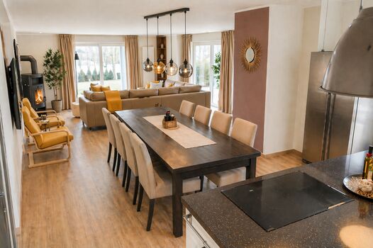 Wohn-/Essbereich 2026 mit Kamin