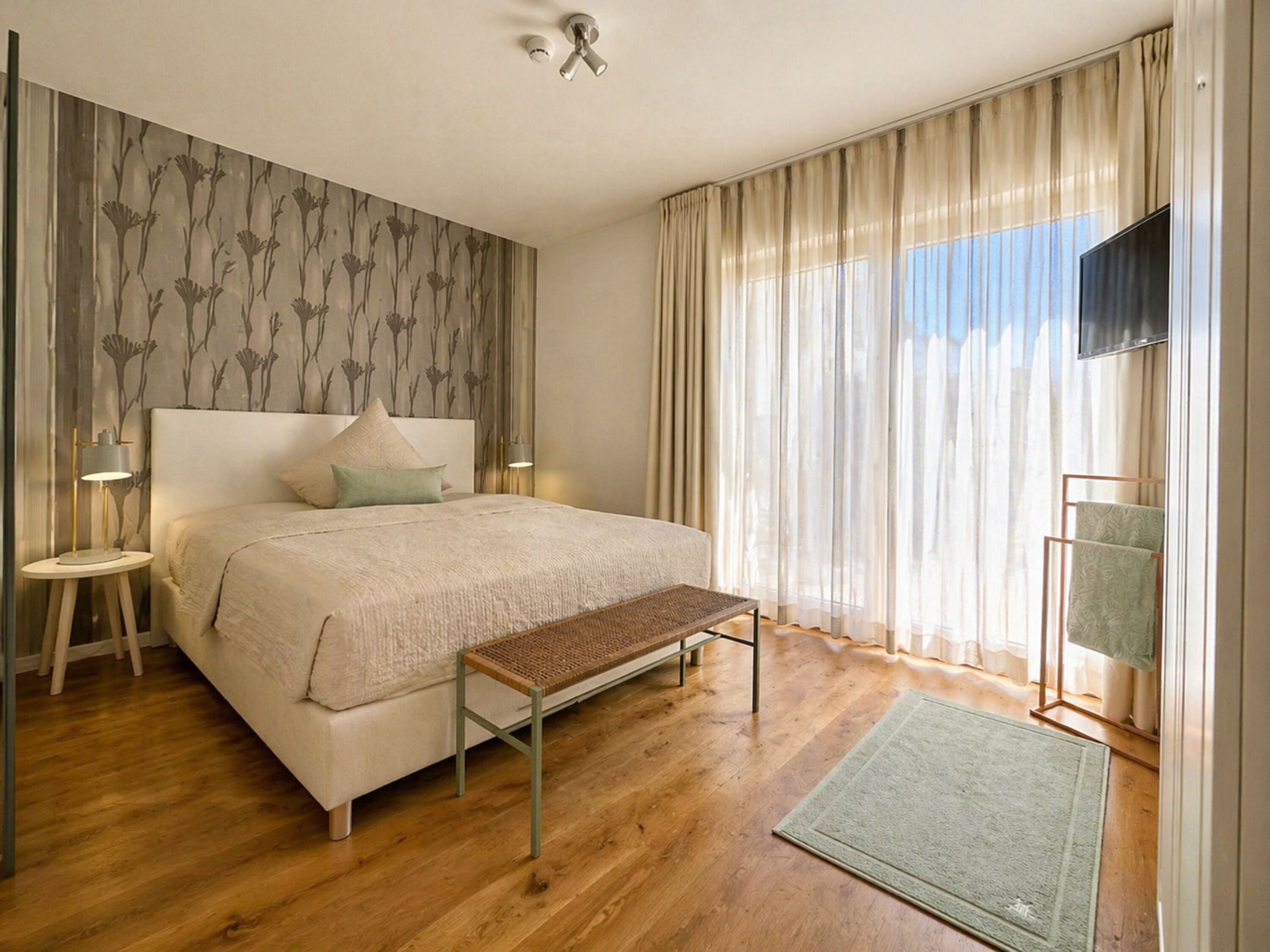 Schlafzimmer Nr. 5 (EG) mit Bad en Suite und Terrassenzugang
