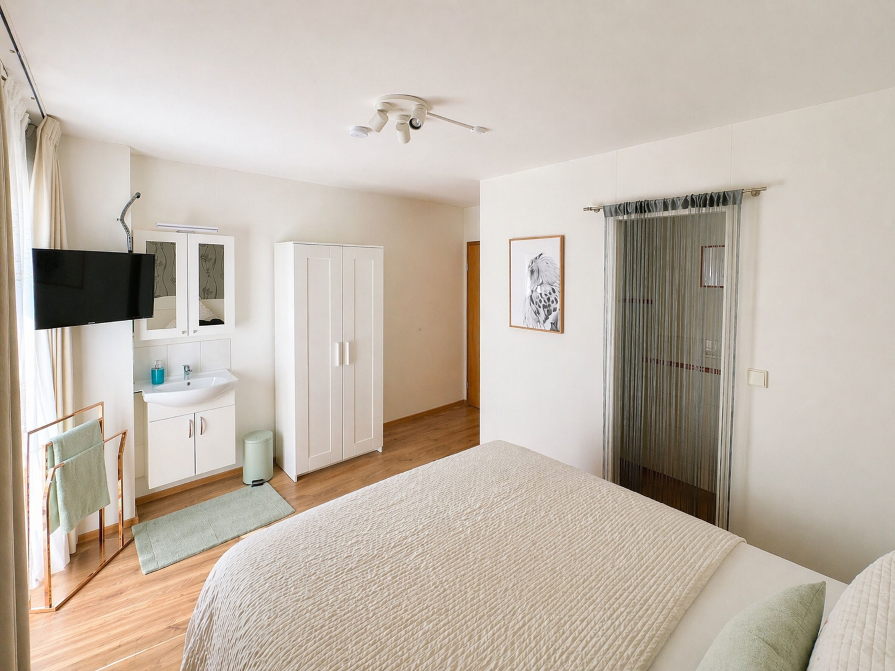 Schlafzimmer Nr. 5 (EG) mit Bad en Suite und Terrassenzugang