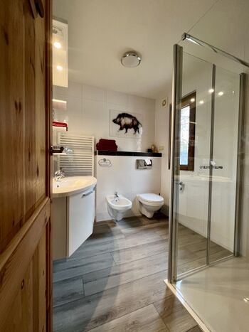 Bad mit Regendusche 2025