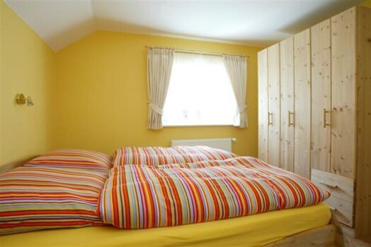 Maße Matrazen: ca.90 x 200 cm Matrazenhöhe ca. 60 cm