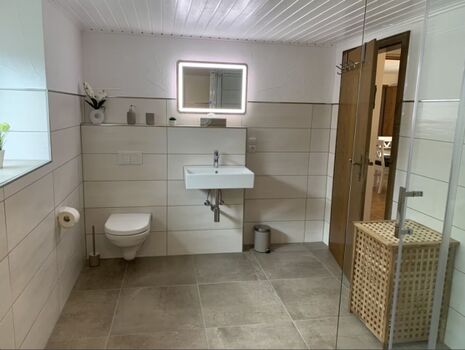 Badezimmer im Erdgeschoss